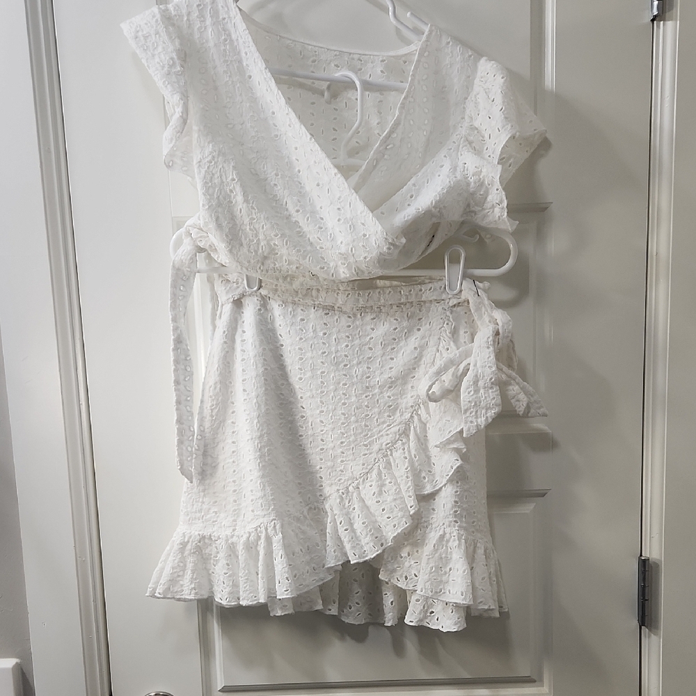 White Eyelet Wrap Dress/Swimsuit Cover Small
